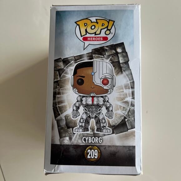 Funko Pop! Justice League Vinyl Figure of Cyborg #209 - Picture 4 of 5